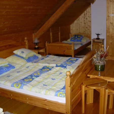 Bed and Breakfast Nitt Pince és Panzió Kisharsány Exterior foto