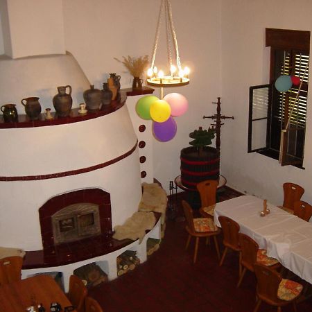 Bed and Breakfast Nitt Pince és Panzió Kisharsány Exterior foto