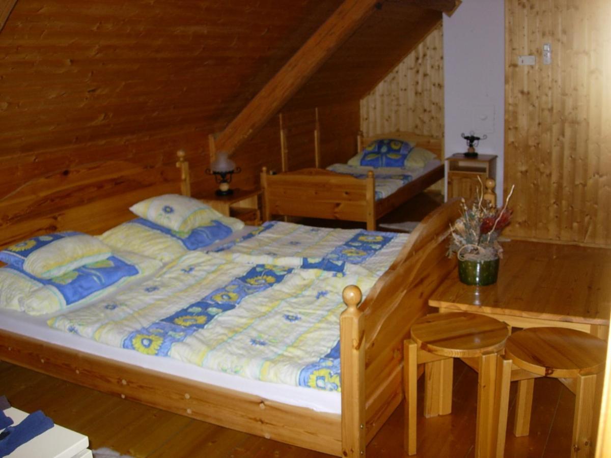 Bed and Breakfast Nitt Pince és Panzió Kisharsány Exterior foto