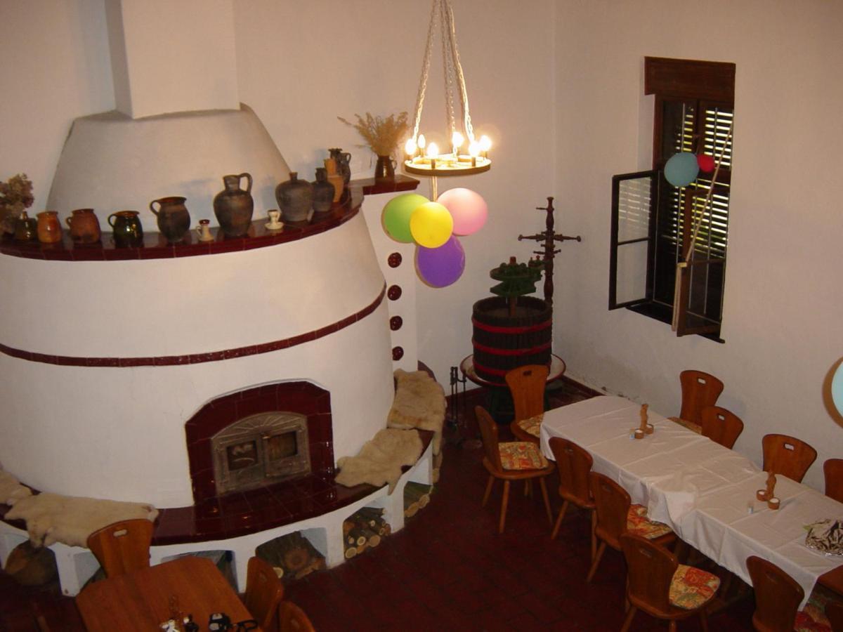 Bed and Breakfast Nitt Pince és Panzió Kisharsány Exterior foto