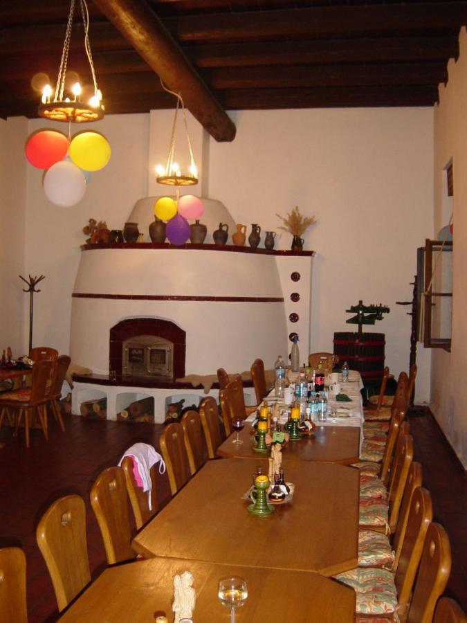 Bed and Breakfast Nitt Pince és Panzió Kisharsány Exterior foto