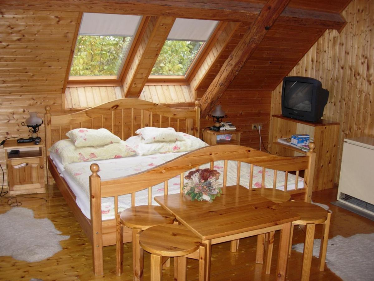 Bed and Breakfast Nitt Pince és Panzió Kisharsány Exterior foto